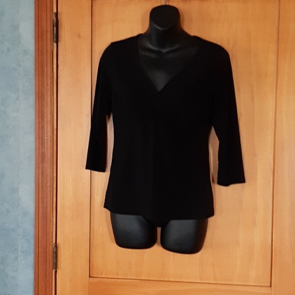 Women New York Company Stretch VNeck Top Size S